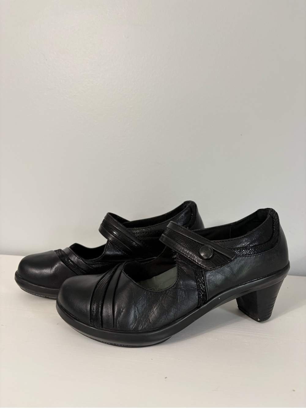 Dansko Fawna Black Leather Lizard Mary Jane Comfort Pump Shoes 8.5W Quiet Luxury